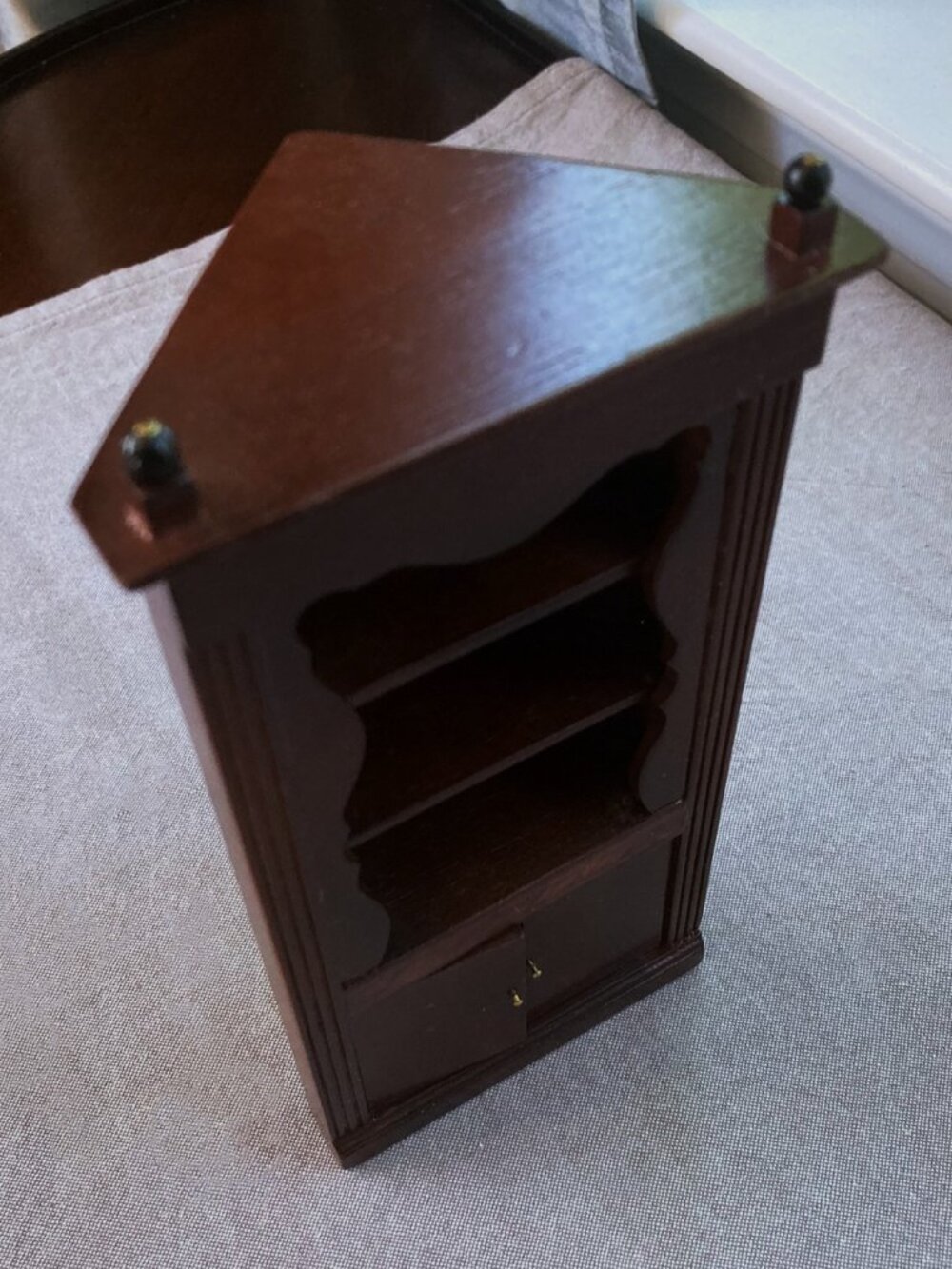 Dollhouse Miniature Corner Cabinet Mahogany Sonia Messer Imports, Colombia - Picture 3 of 10